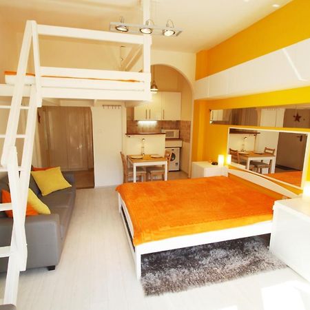 Sunny Studio With Balcony In Party District Budapest Ngoại thất bức ảnh