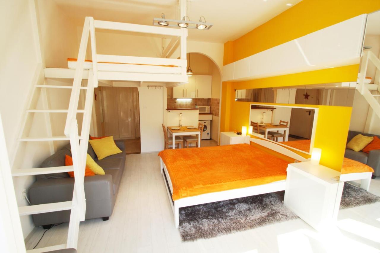Sunny Studio With Balcony In Party District Budapest Ngoại thất bức ảnh