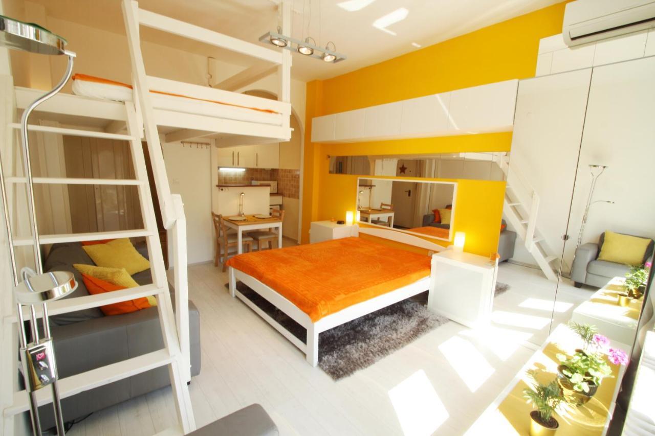 Sunny Studio With Balcony In Party District Budapest Ngoại thất bức ảnh