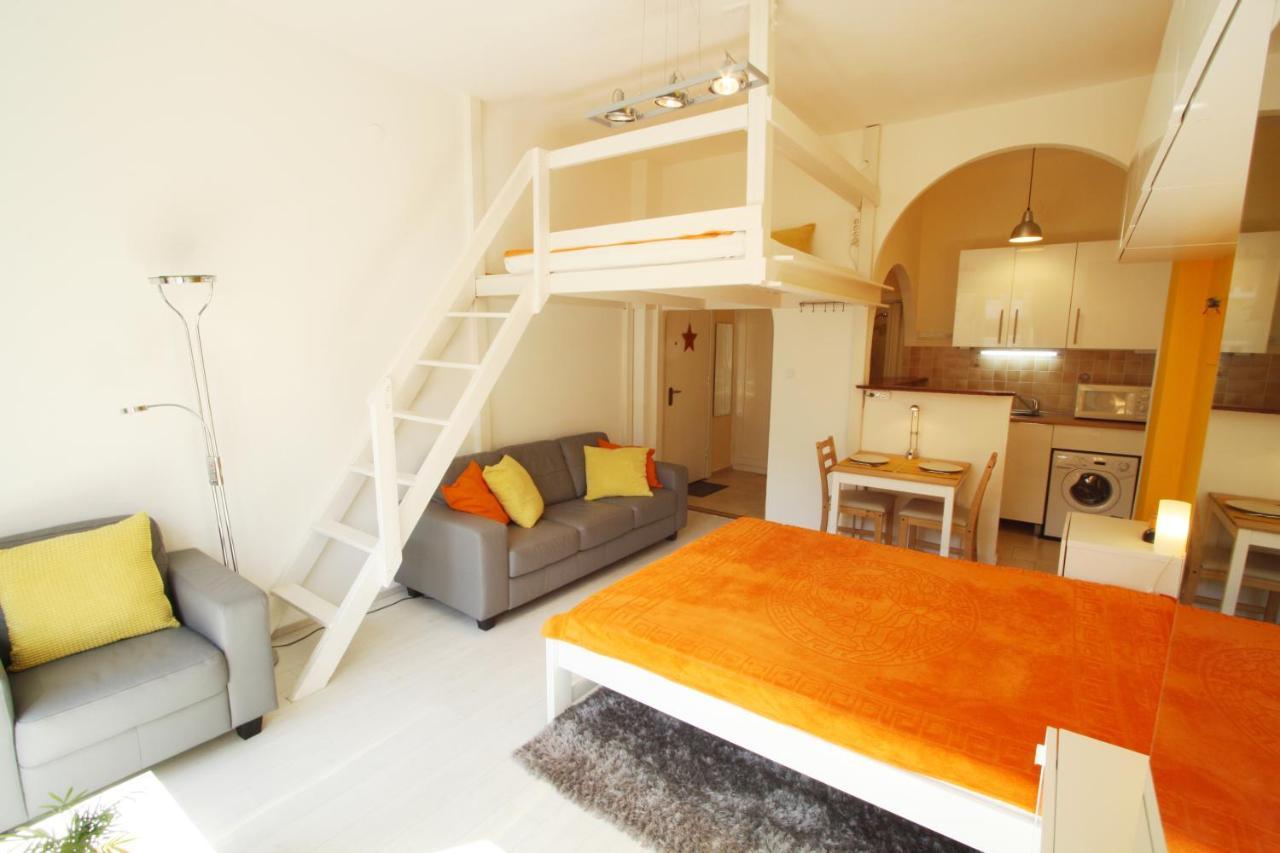 Sunny Studio With Balcony In Party District Budapest Ngoại thất bức ảnh