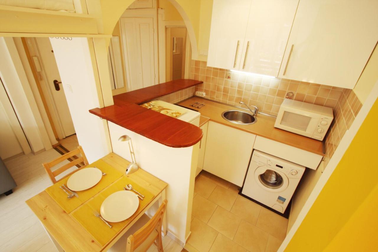 Sunny Studio With Balcony In Party District Budapest Ngoại thất bức ảnh