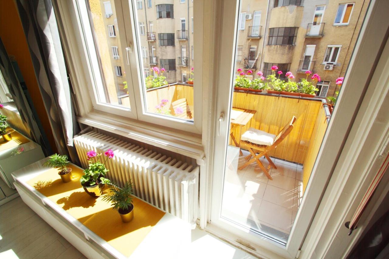 Sunny Studio With Balcony In Party District Budapest Ngoại thất bức ảnh