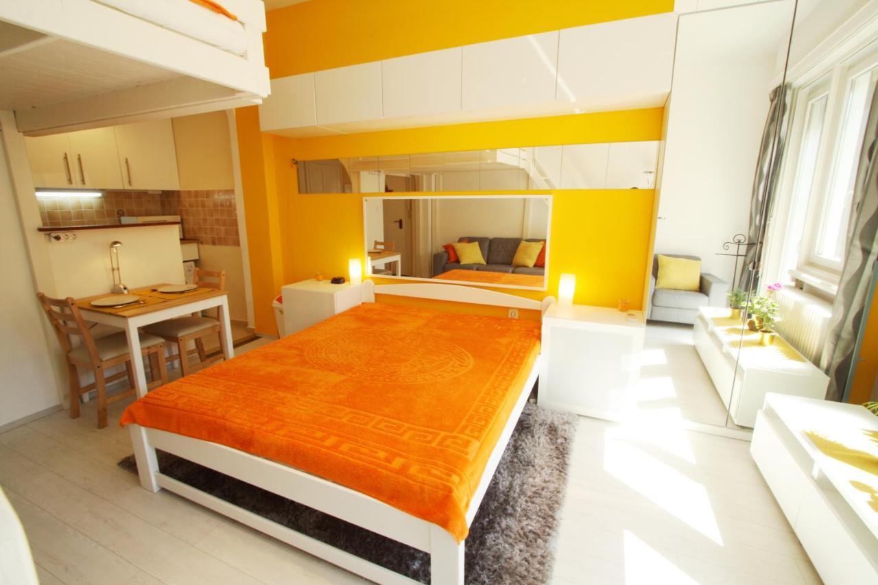Sunny Studio With Balcony In Party District Budapest Ngoại thất bức ảnh
