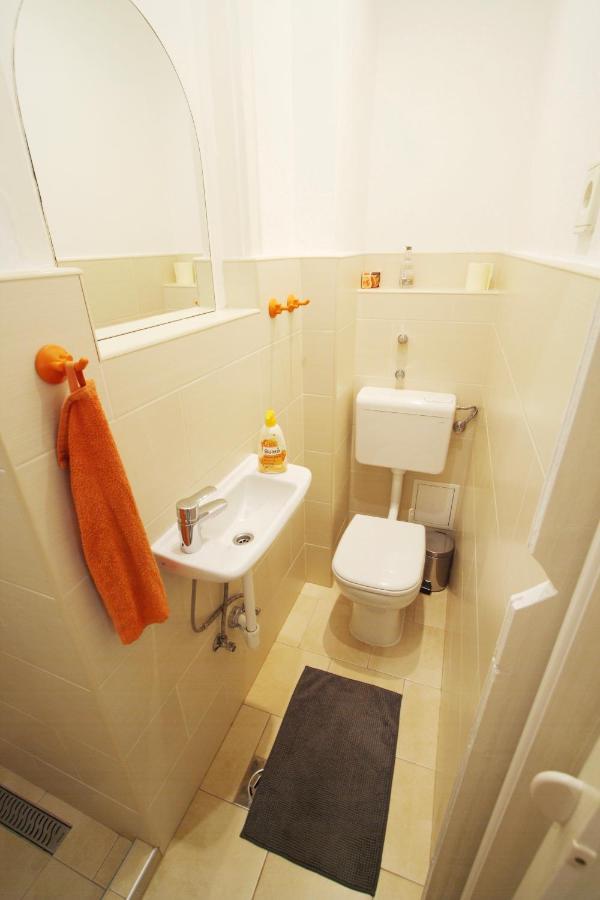 Sunny Studio With Balcony In Party District Budapest Ngoại thất bức ảnh