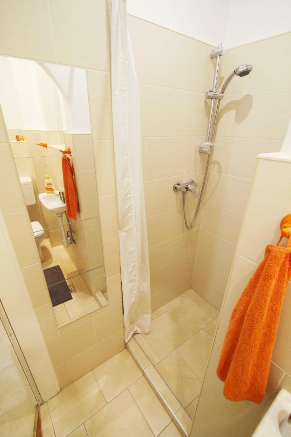 Sunny Studio With Balcony In Party District Budapest Ngoại thất bức ảnh
