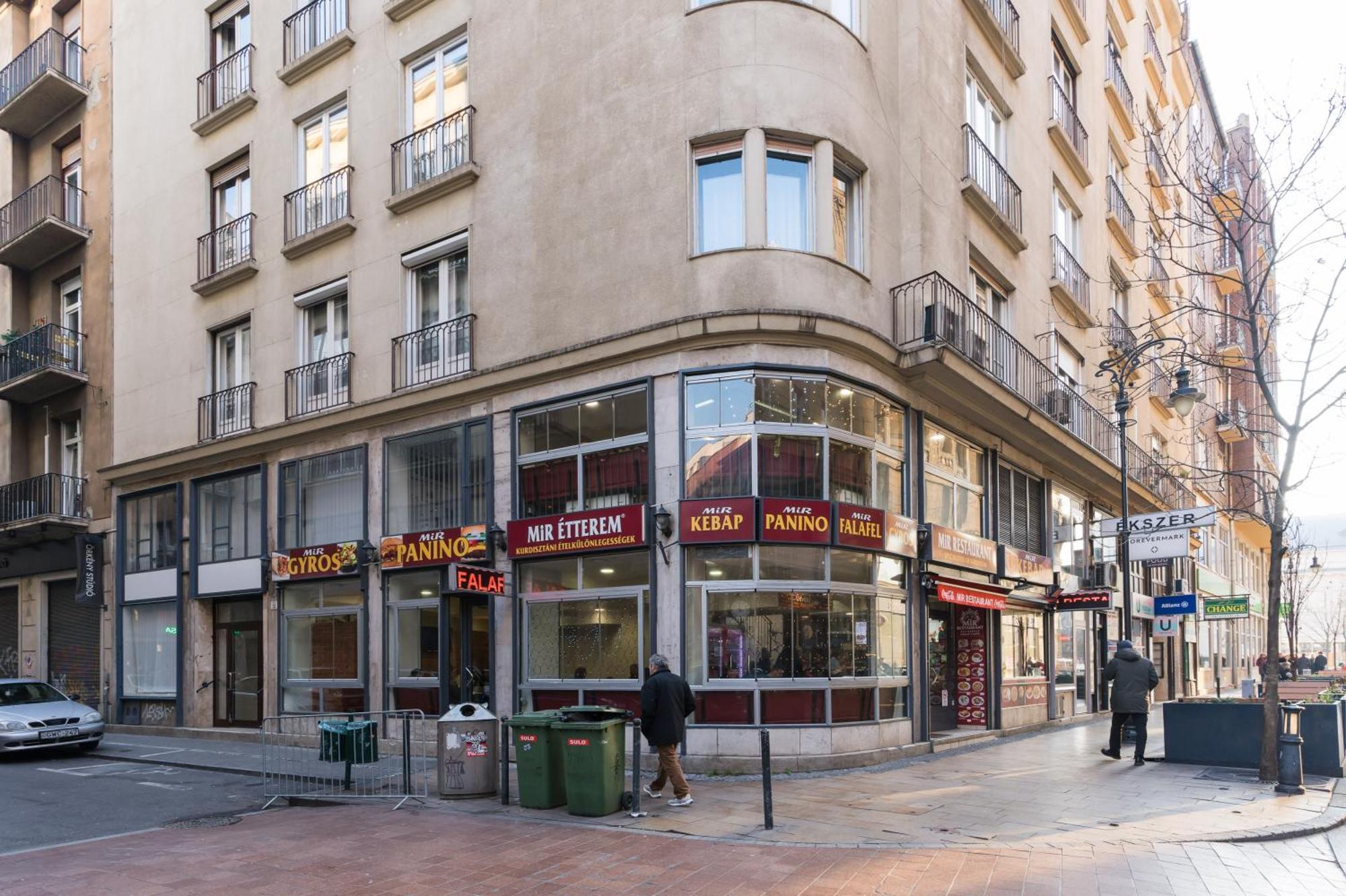 Sunny Studio With Balcony In Party District Budapest Ngoại thất bức ảnh
