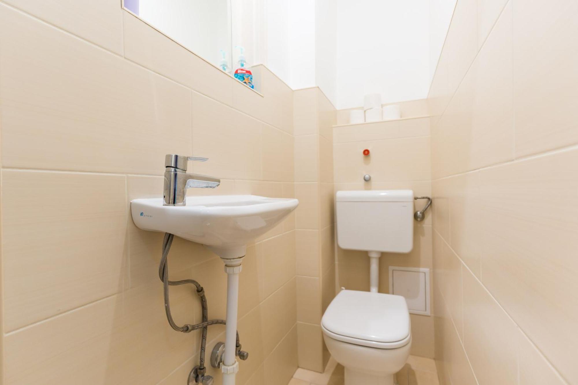 Sunny Studio With Balcony In Party District Budapest Ngoại thất bức ảnh