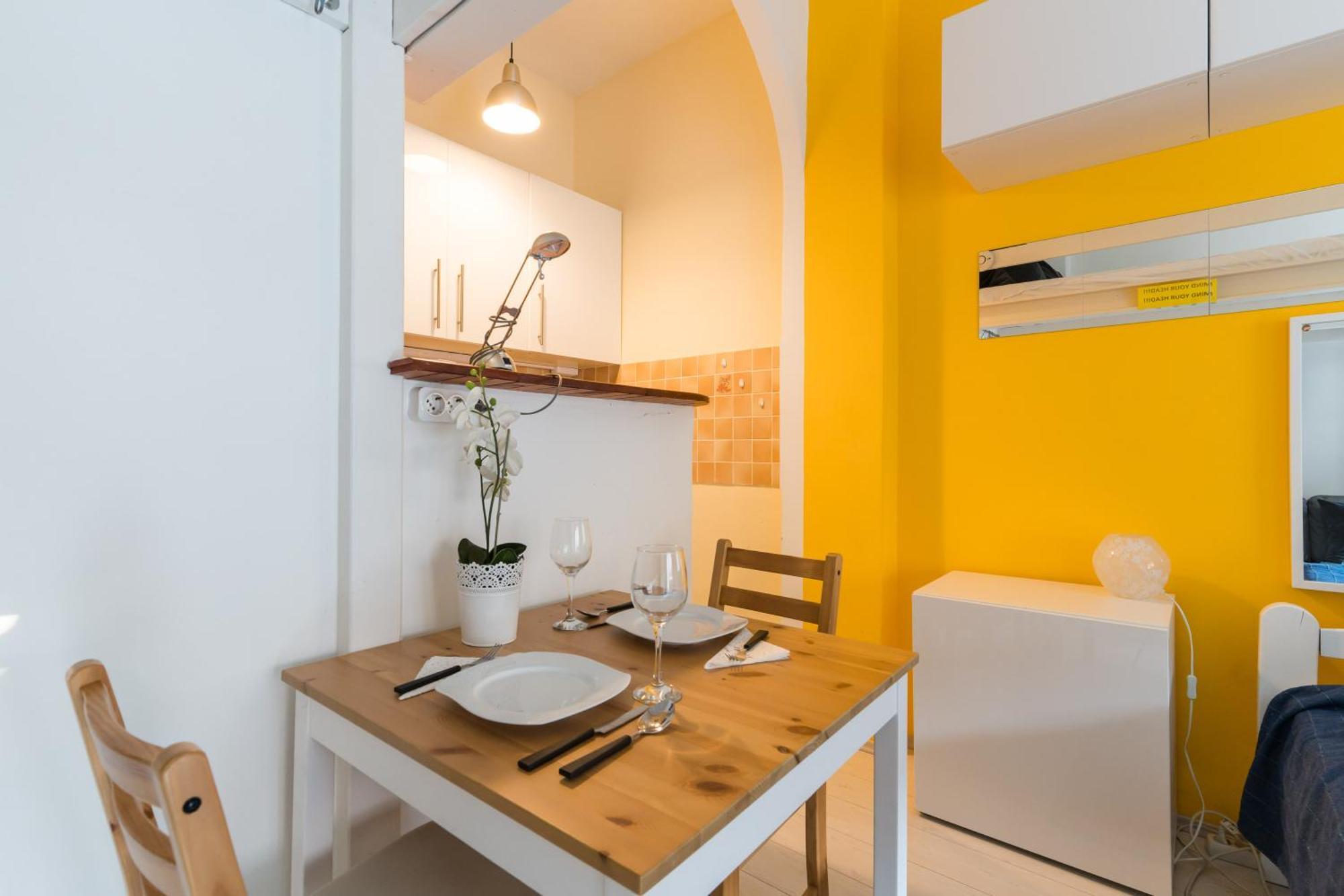 Sunny Studio With Balcony In Party District Budapest Ngoại thất bức ảnh