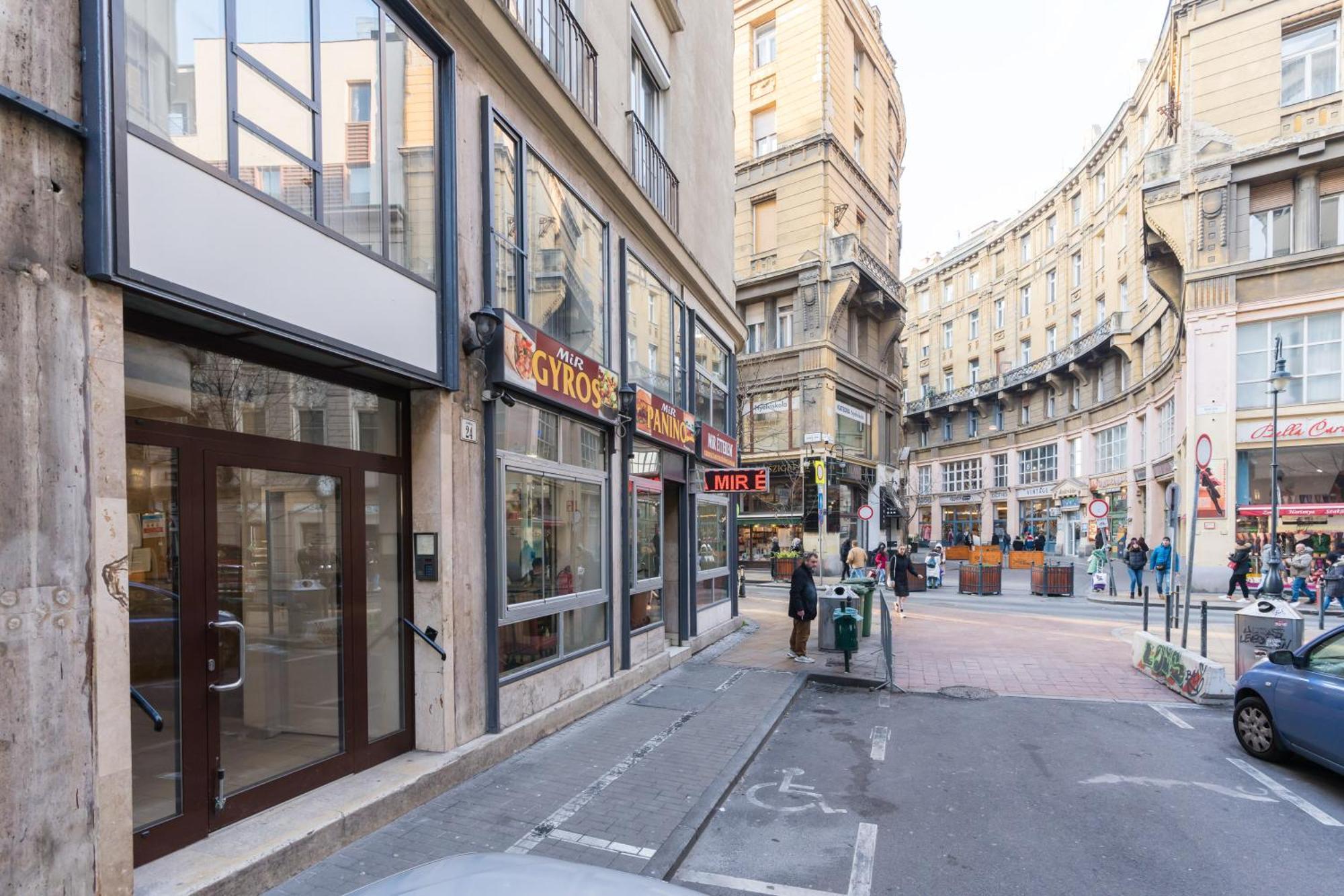 Sunny Studio With Balcony In Party District Budapest Ngoại thất bức ảnh